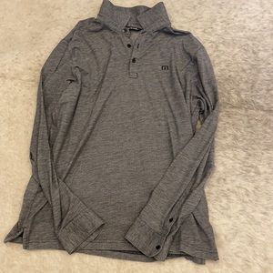 EUC men’s Travis Mathew long sleeve